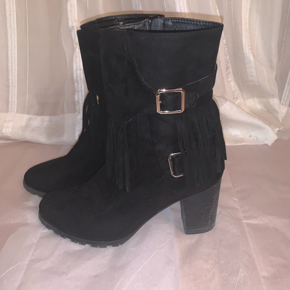 Black ankle booties with Fringes